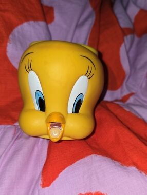 Tweety Yellow Ceramic Mug – Classic Cartoon Bird Design